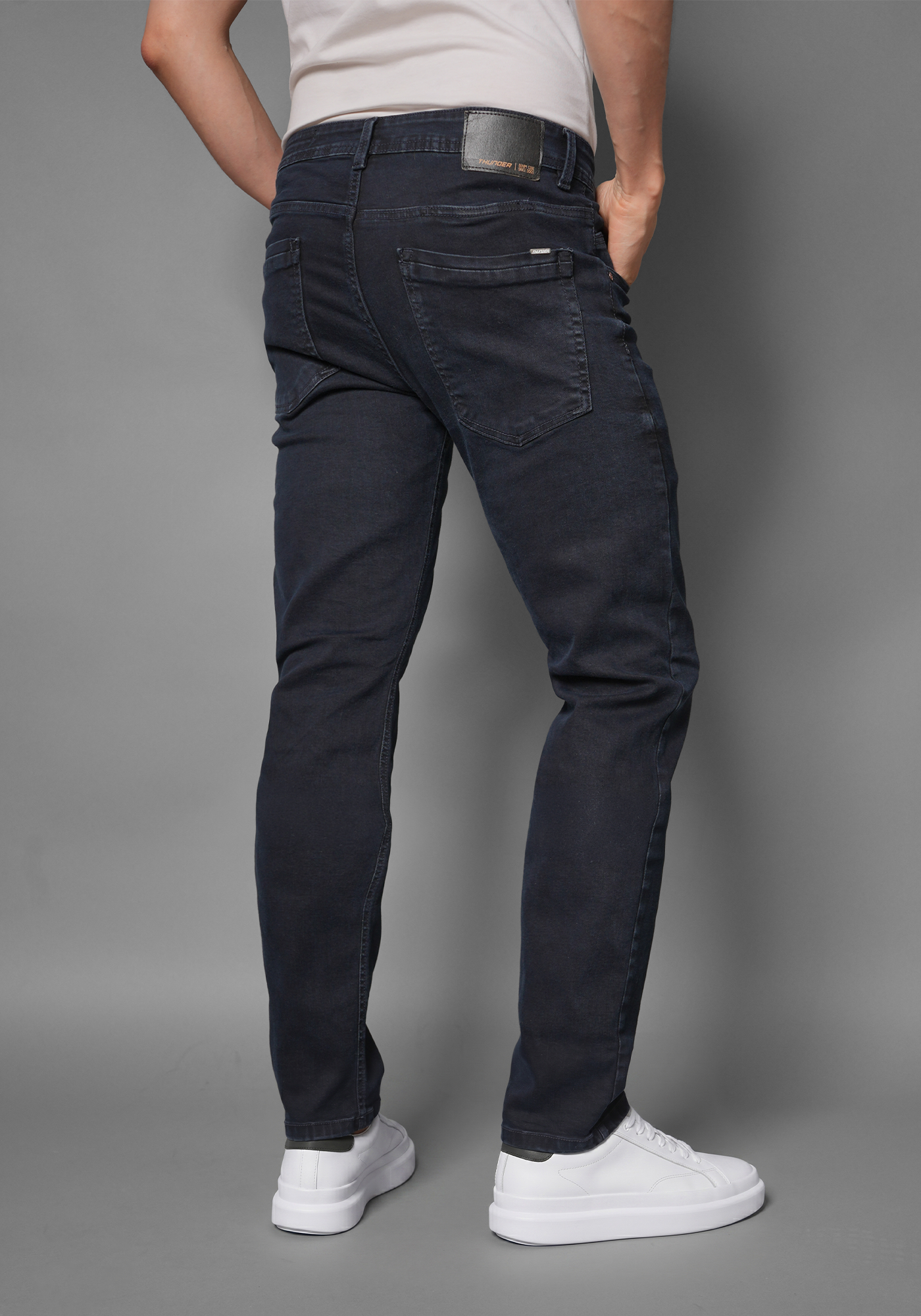 Jean para Hombre en Tono Azul Oscuro marca Thunder