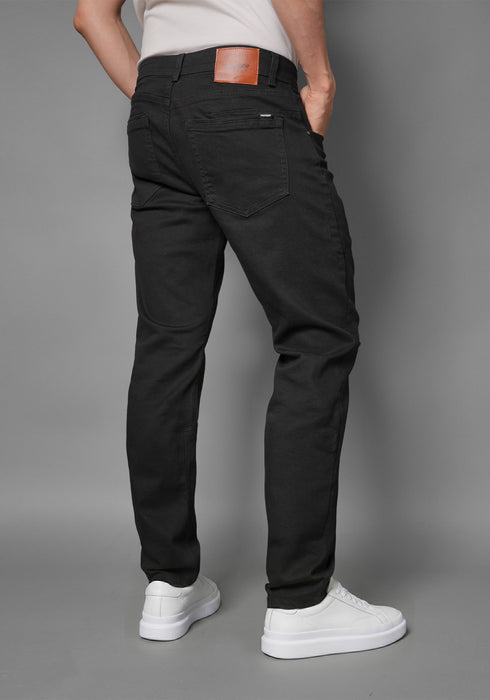 Jean para Hombre en Color Negro Mate marca Thunder