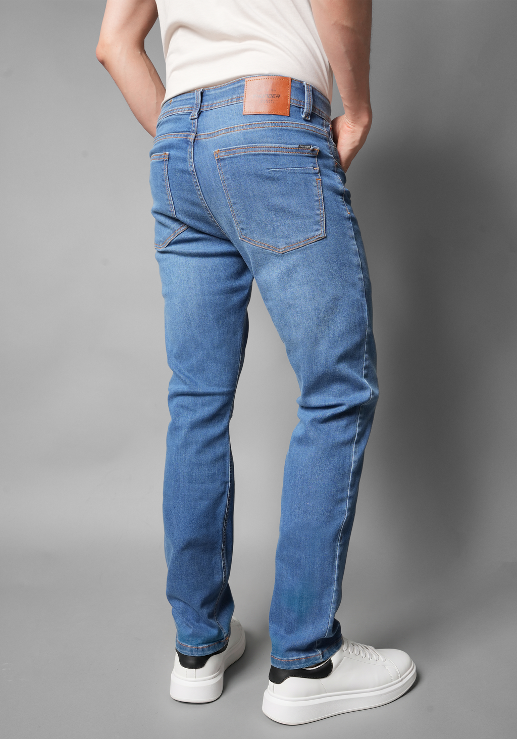 Jean para Hombre en Tono Azul Medio Thunder