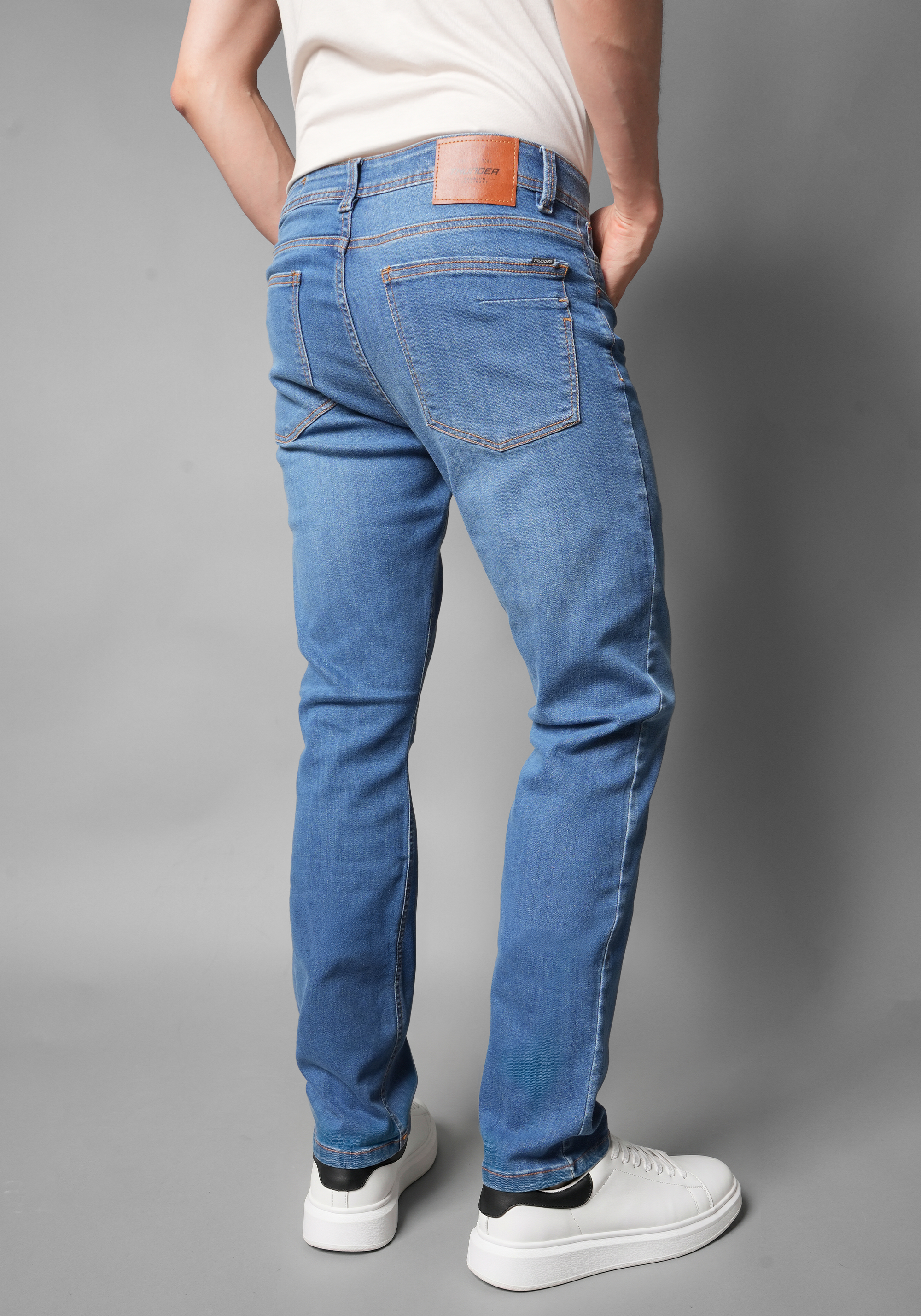 Jean para Hombre en Tono Azul Medio Thunder
