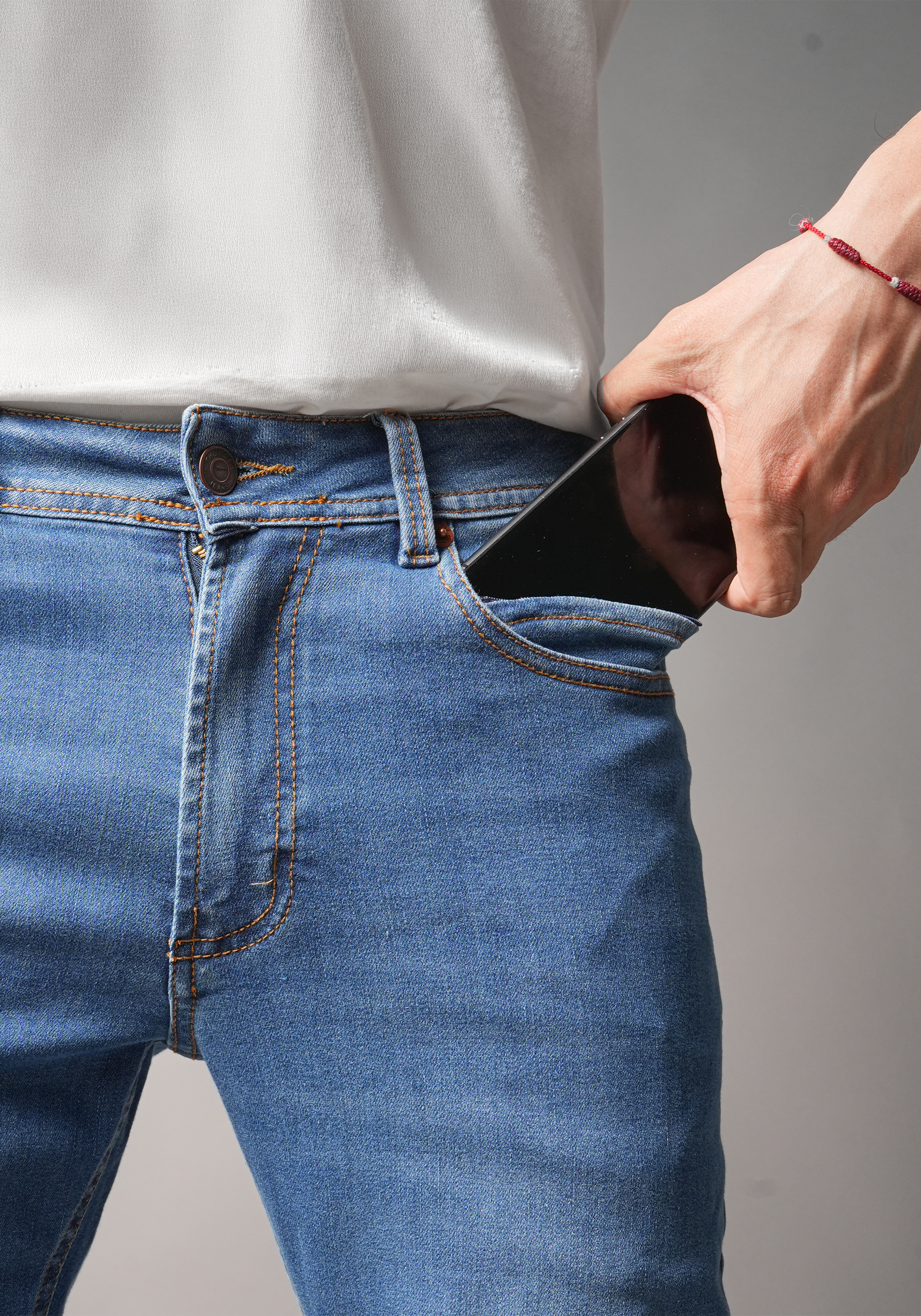 Jean para Hombre en Tono Azul Medio Thunder