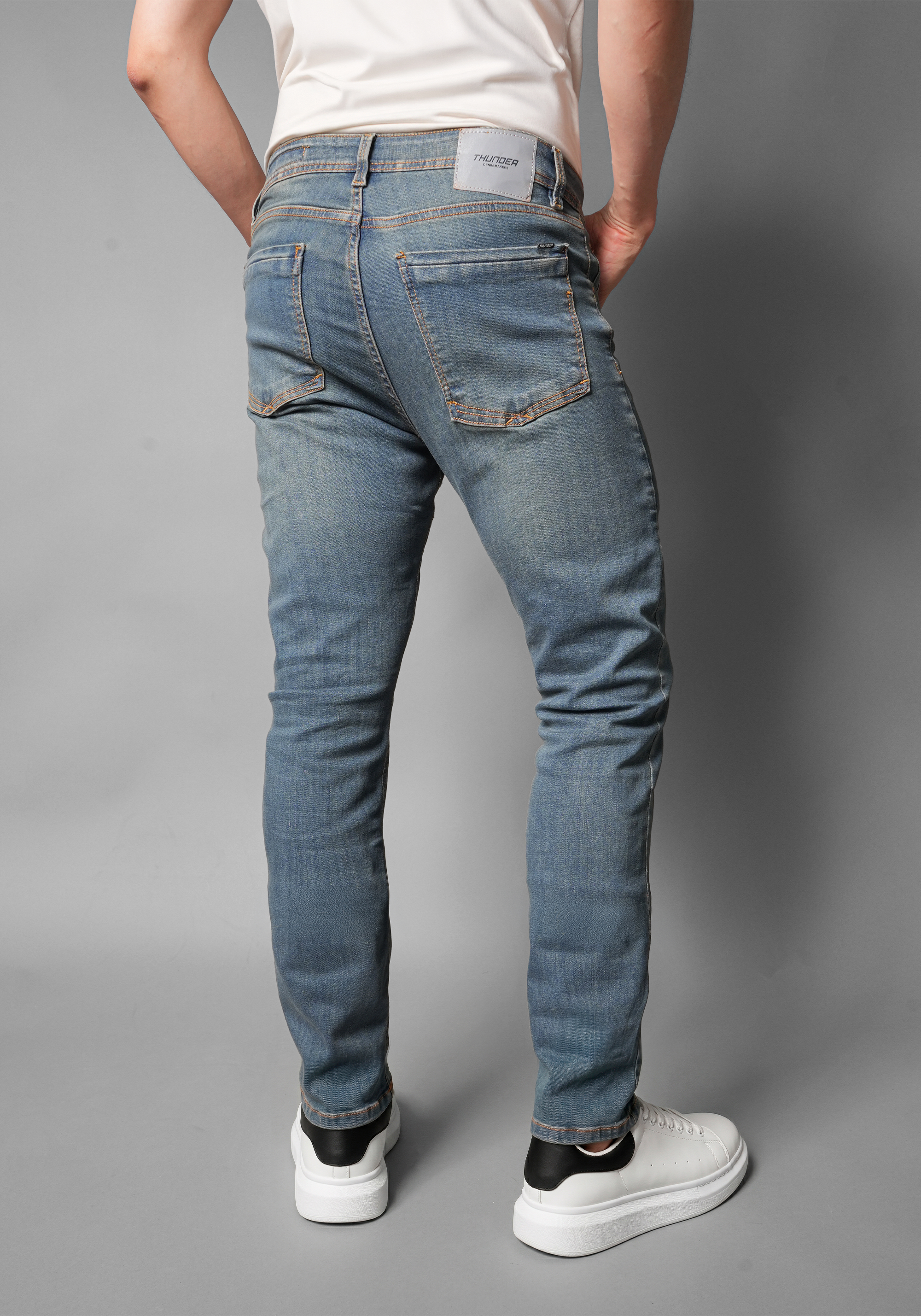 Jean para Hombre Skinny en Tono Azul con Dirty Thunder