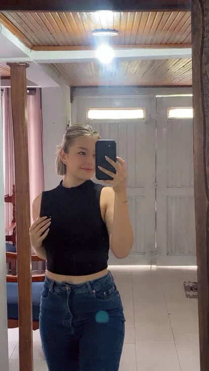 Experiencia de mujer usando un Jean Wide Leg Thunder