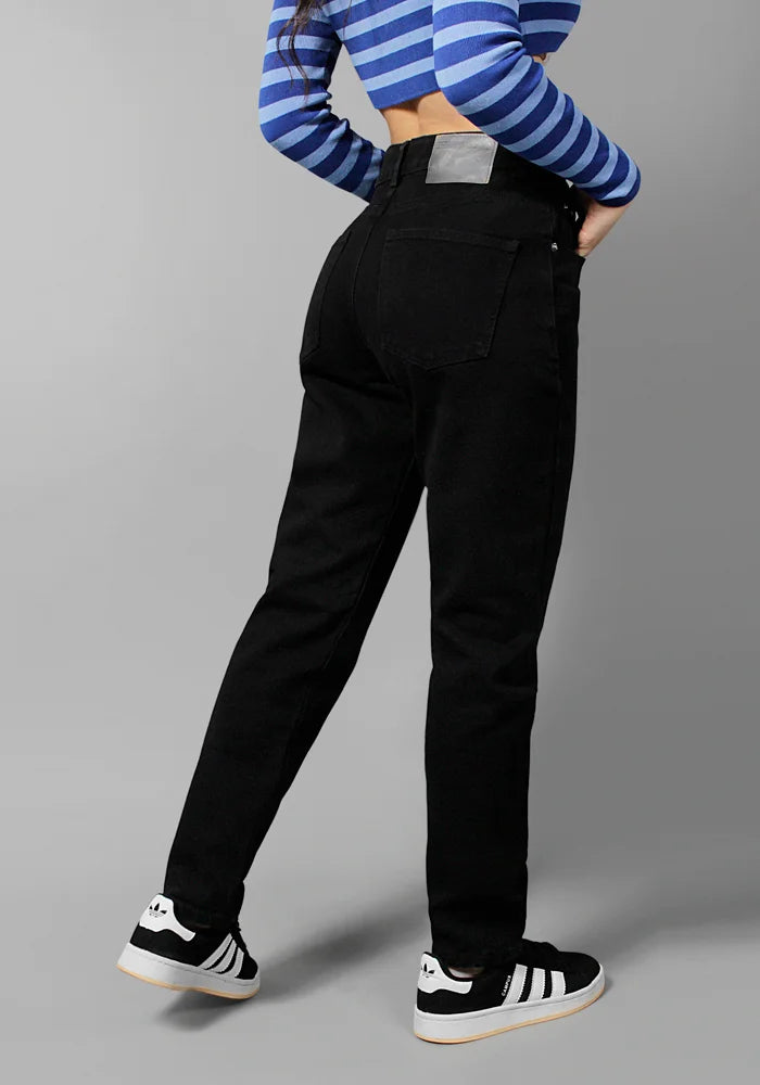 Jean Rigido Mom Fit Para Mujer Negro Mate Ref. 201007 Thunder Jeans